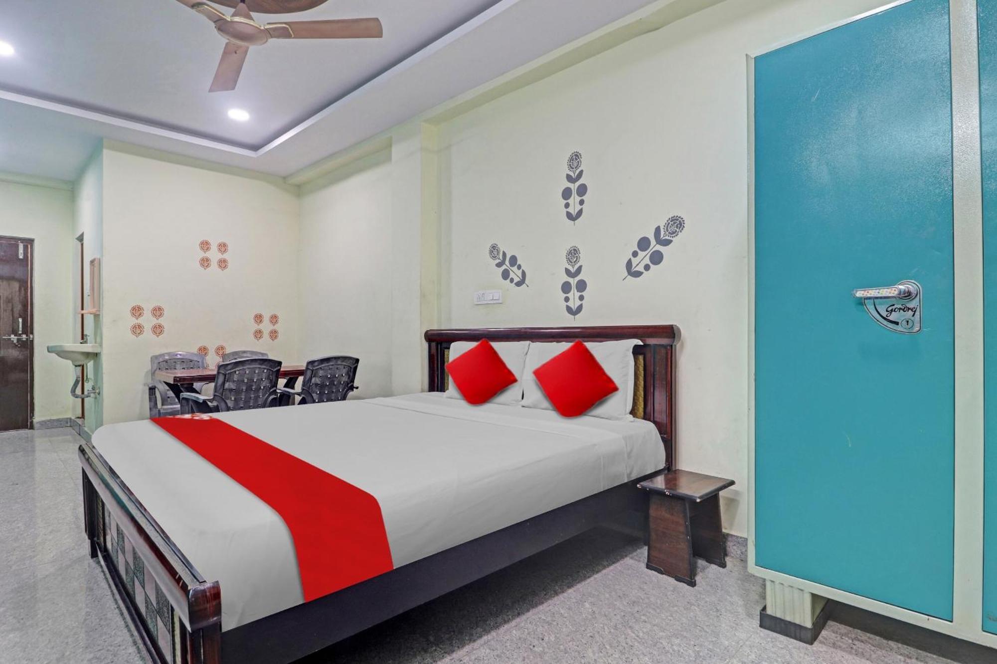 Hotel Oyo Flagship 81051 Sri Sai Manikanta à Haïdarabad Extérieur photo
