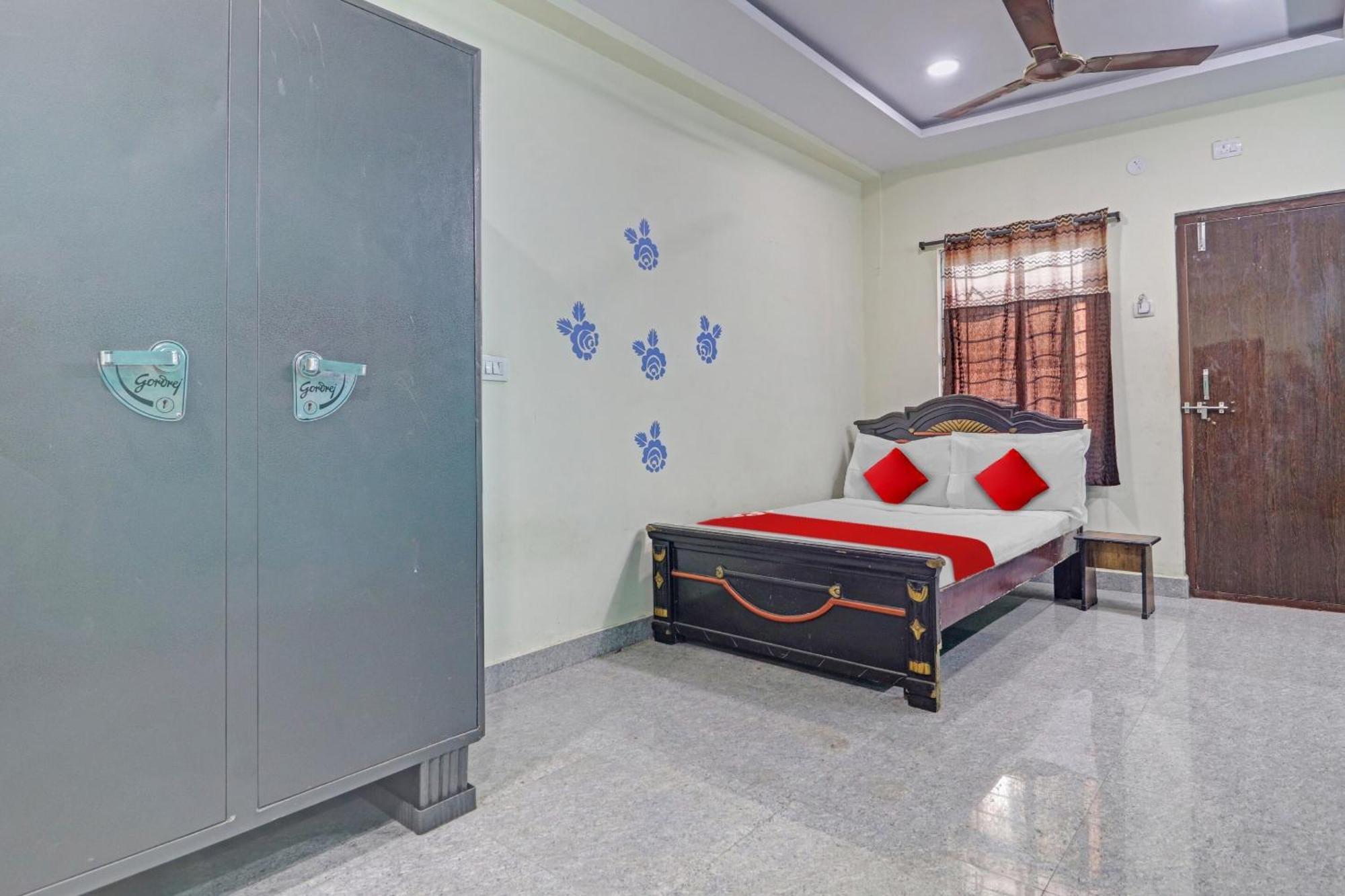 Hotel Oyo Flagship 81051 Sri Sai Manikanta à Haïdarabad Extérieur photo